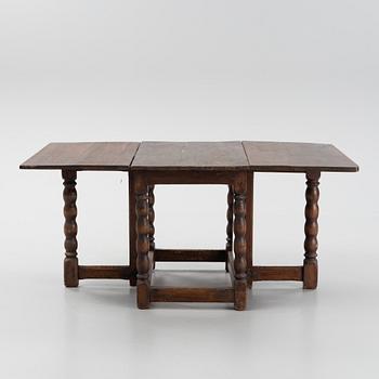 A baroque gate-leg table, 18th century.
