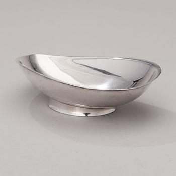 TAPIO WIRKKALA, A SILVER BOWL. Signed TW. Silver 916. Kultakeskus, Hämeenlinna 1963.