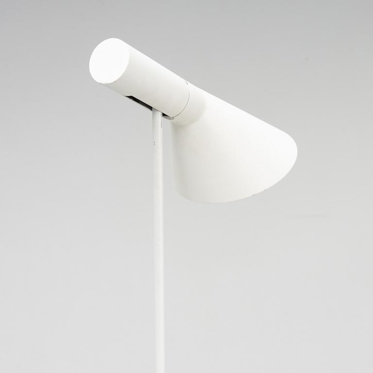 Arne Jacobsen, golvlampa, "AJ", Louis Poulsen, Danmark.