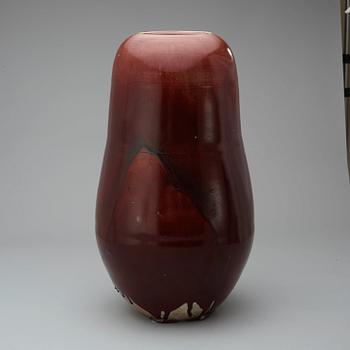 A Friedl Holzer-Kjellberg stoneware urn, Arabia, Finland 1946.