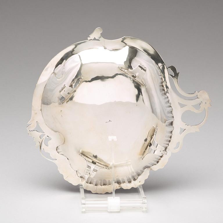 A Fabergé silver bowl/dish, marked in Moscow 1899-1908. Imperial Warrant.