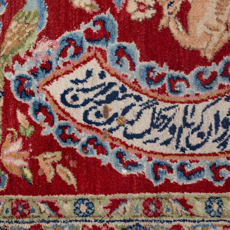 A semi-antique Kirman carpet, c. 275 x 180 cm.