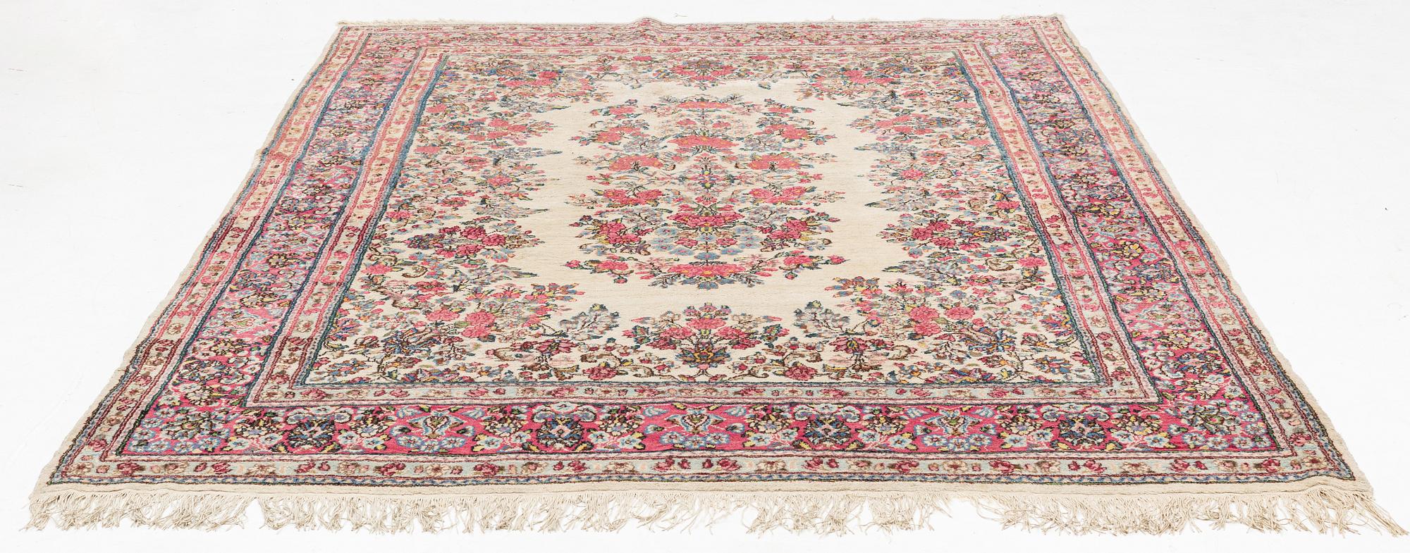 A Kirman carpet, old, c. 290 x 212 cm.