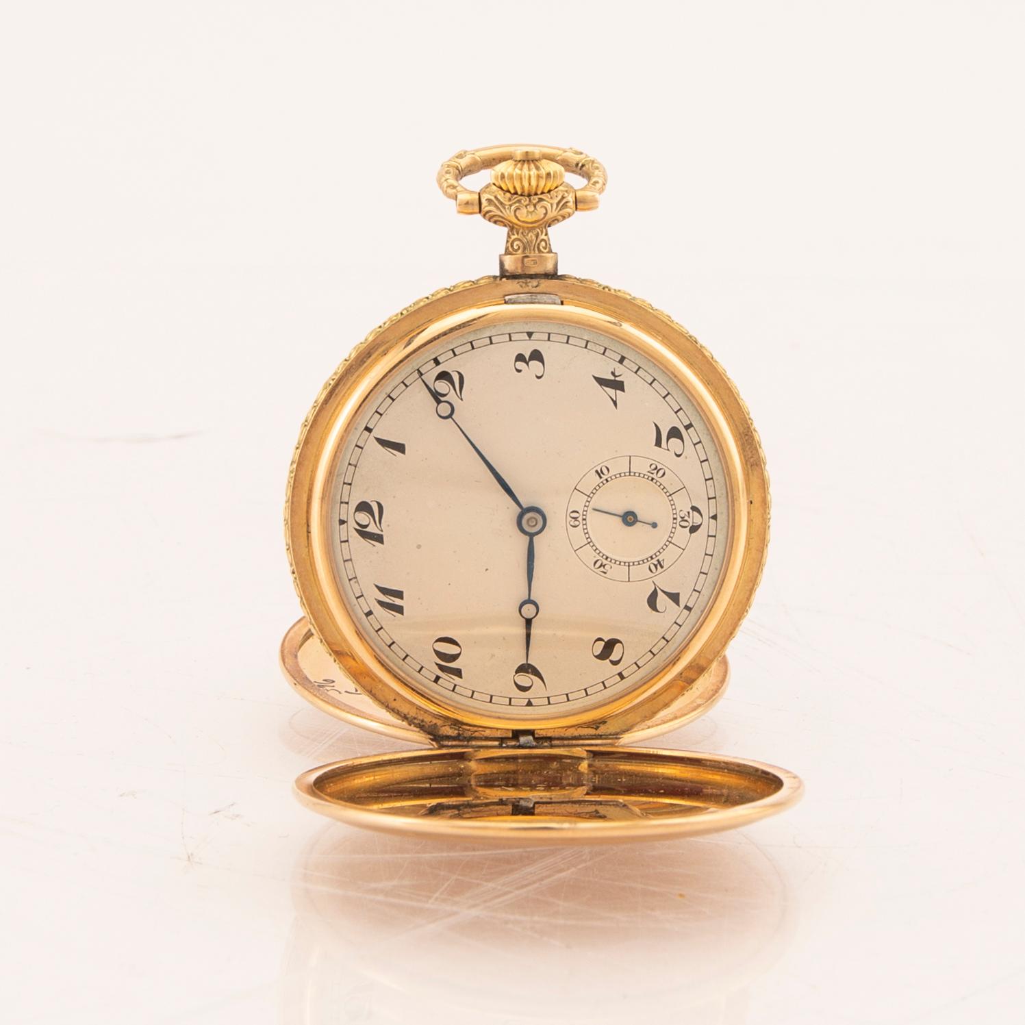A 14K gold pocket watch hunter.