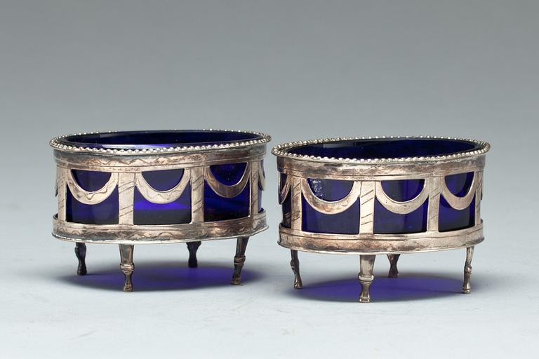 SALTKAR, ett par, nysilver, 1900-tal.