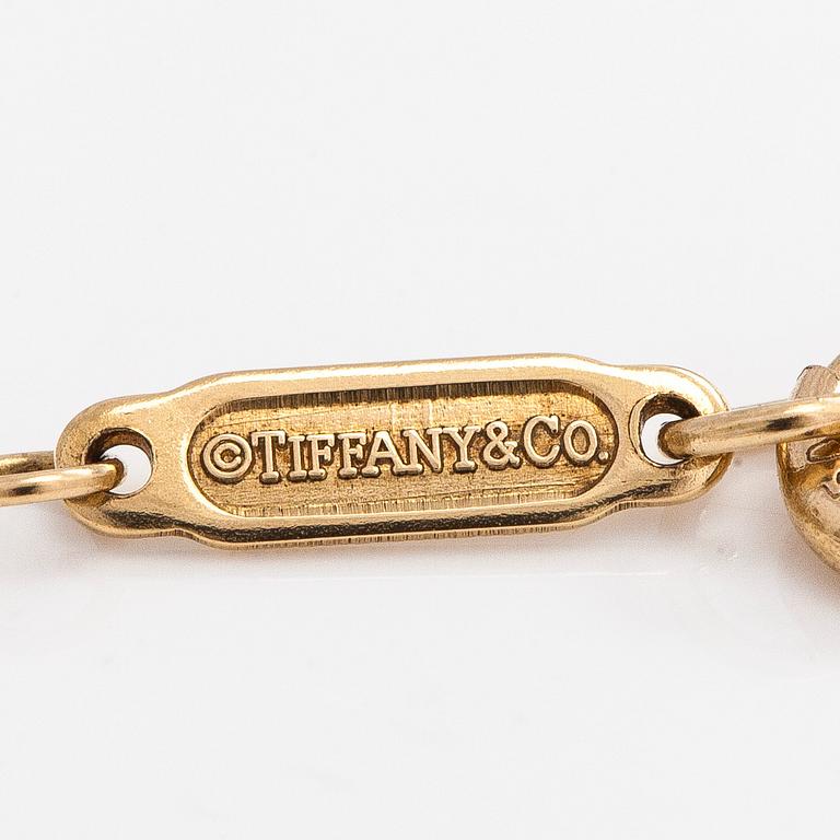 Tiffany & Co, an 18K gold 'Infinity' necklace.