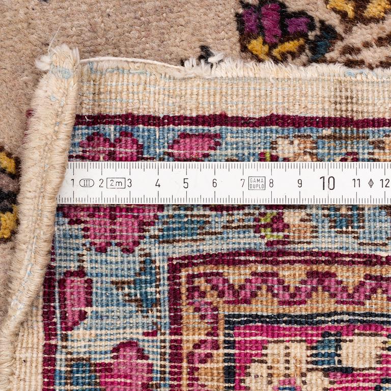 Matta, Kerman, ca 305 x 210 cm.