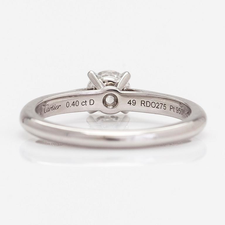 Cartier, ring, platina och briljantslipad diamant ca 0.40 ct. Med GIA dossier.