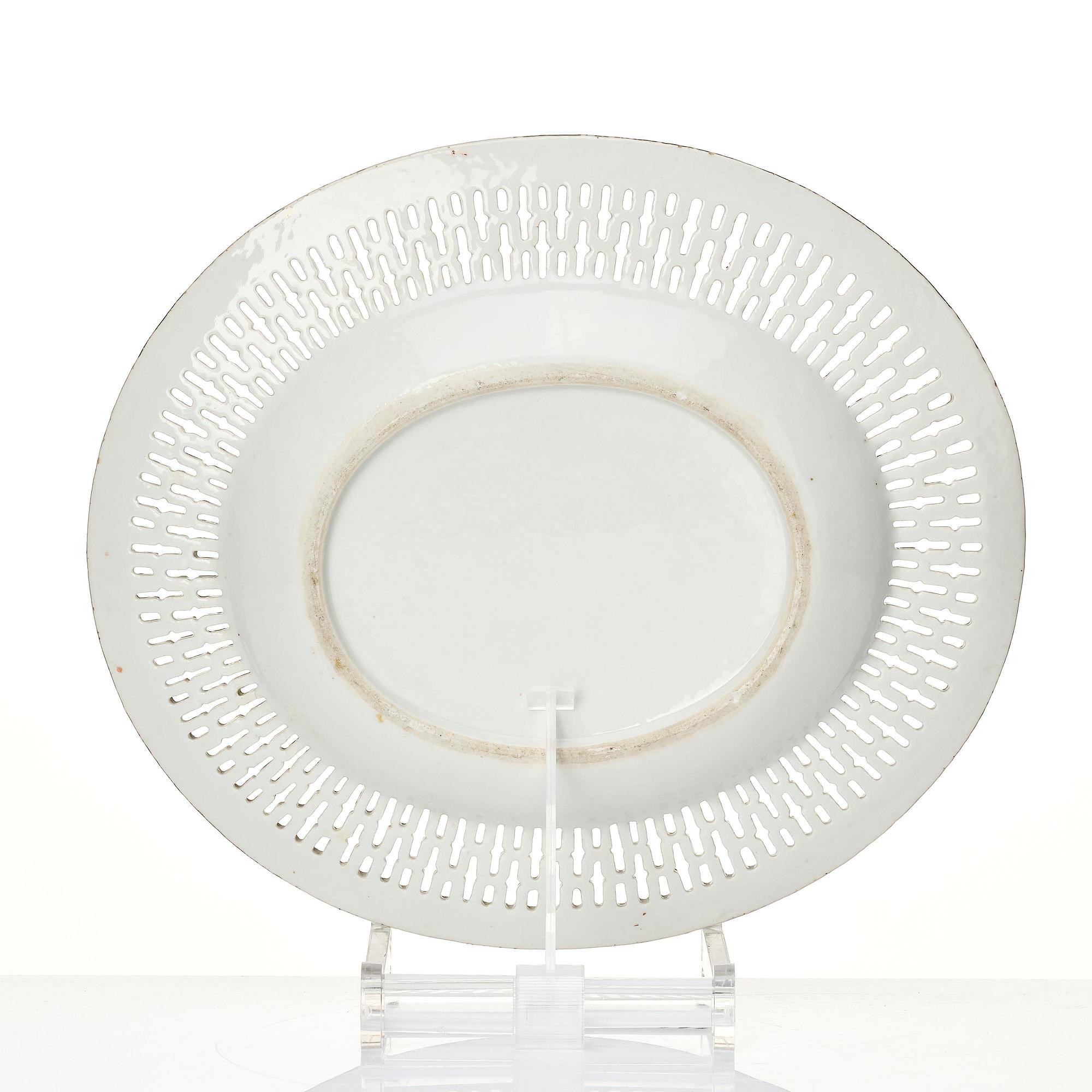 Gallerkorg med fat, vapenporslin. Qingdynastin, 1790-tal.