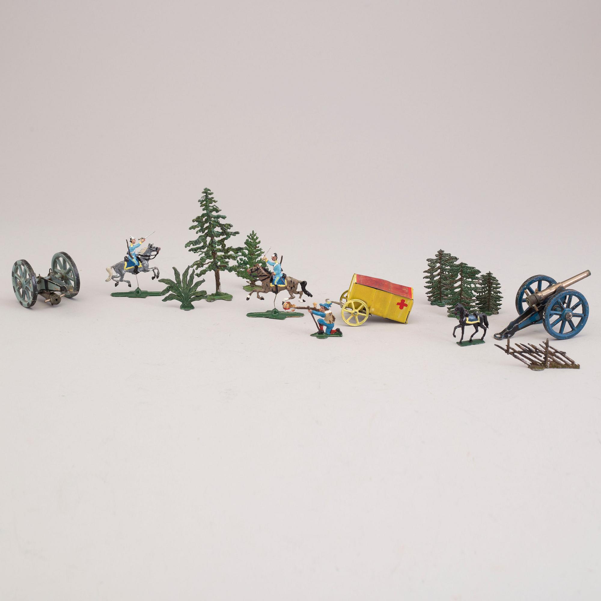 A COLLECTION OF PEWTER SOLDIERS, 1900's.