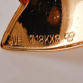 BROSCH, 18K guld samt fasettslipade vita stenar, GVH, Stockholm, 1948. Vikt 9,3 gram.