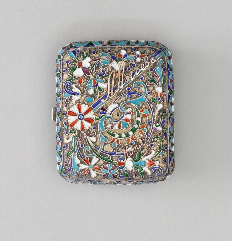 A RUSSIAN SILVER AND ENAMEL PURSE, unidentified makers mark, Moscow 1899-1908.