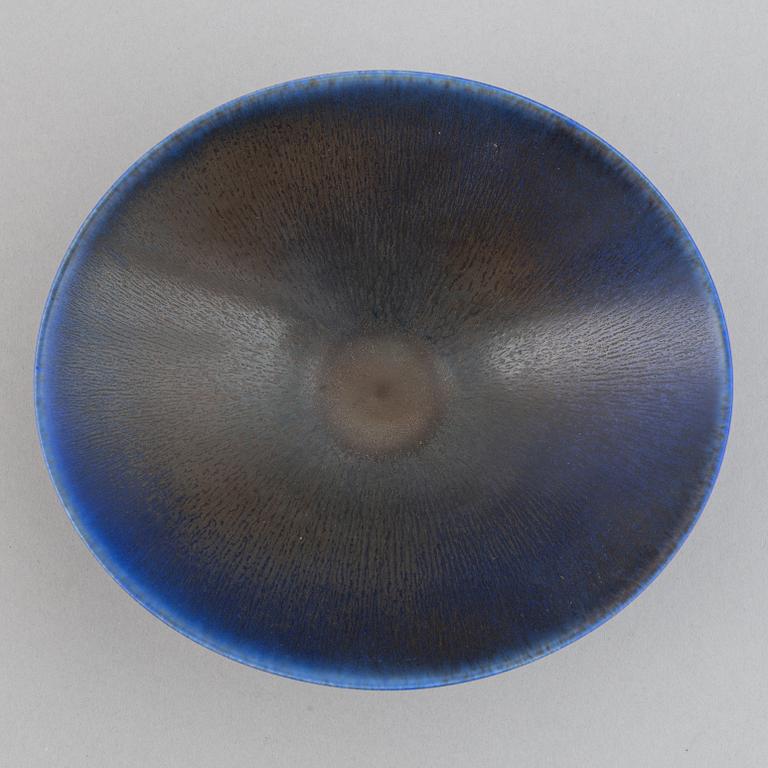 Berndt Friberg, a set of two stoneware bowls, Gustavsbergs studio 1952 and 1962.