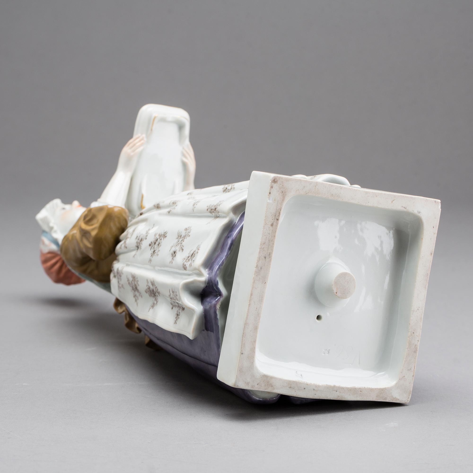 A Meissen  figurine "The Chocolate Girl" no 86 , after  Jean-Etienne Liotard.