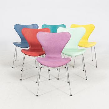 Arne Jacobsen, a set of six leather "Sjuan" chairs for Fritz Hansen.