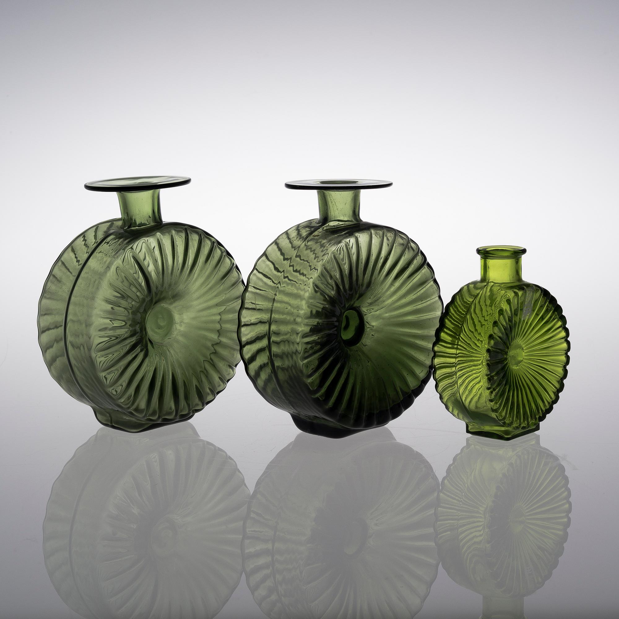 HELENA TYNELL, FLASKOR, 3 st, glas, "Solflaska", Riihimäen Lasi Oy, 1900-talets senare hälft.