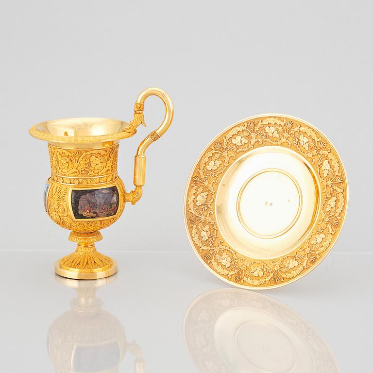 Paradkopp med fat, "The Demidoff cup", guld och emalj, Gabriel-Raoul Morel, Paris, daterad 1824.