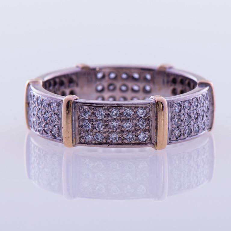RING, 14K vitt och gult guld, briljantslipade diamanter. Vikt ca 5,8 g.