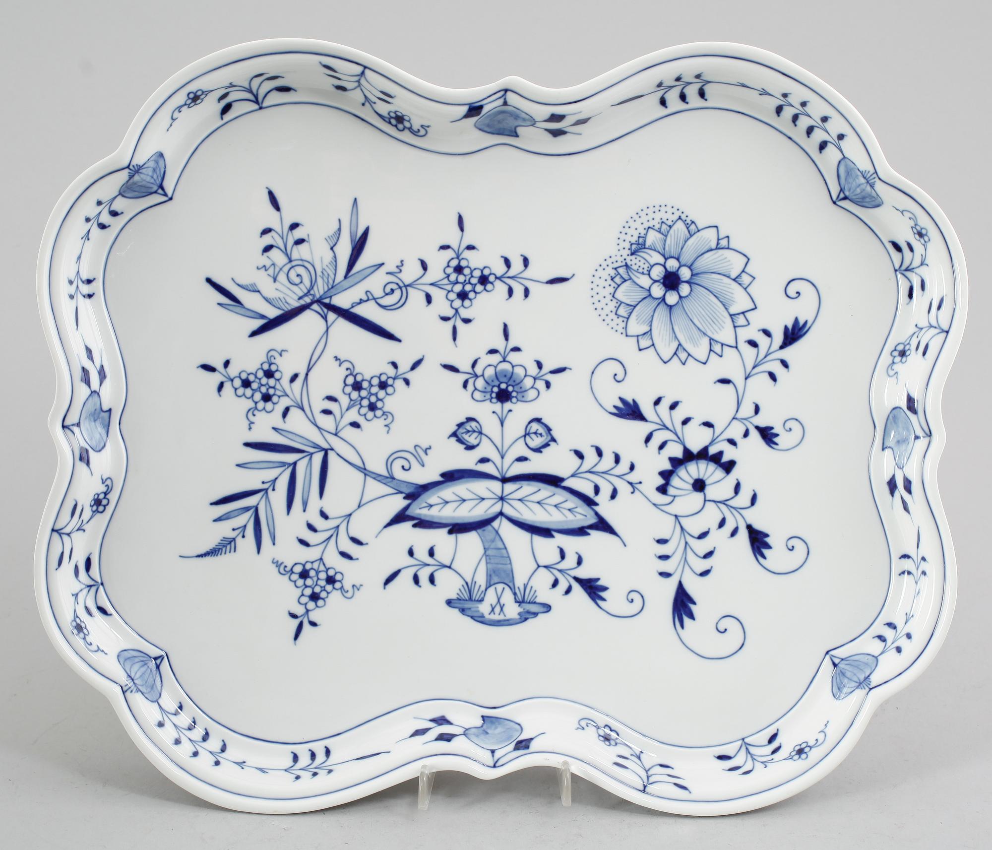 UPPLÄGGNINGSFAT, porslin, lökmönstret, Meissen.