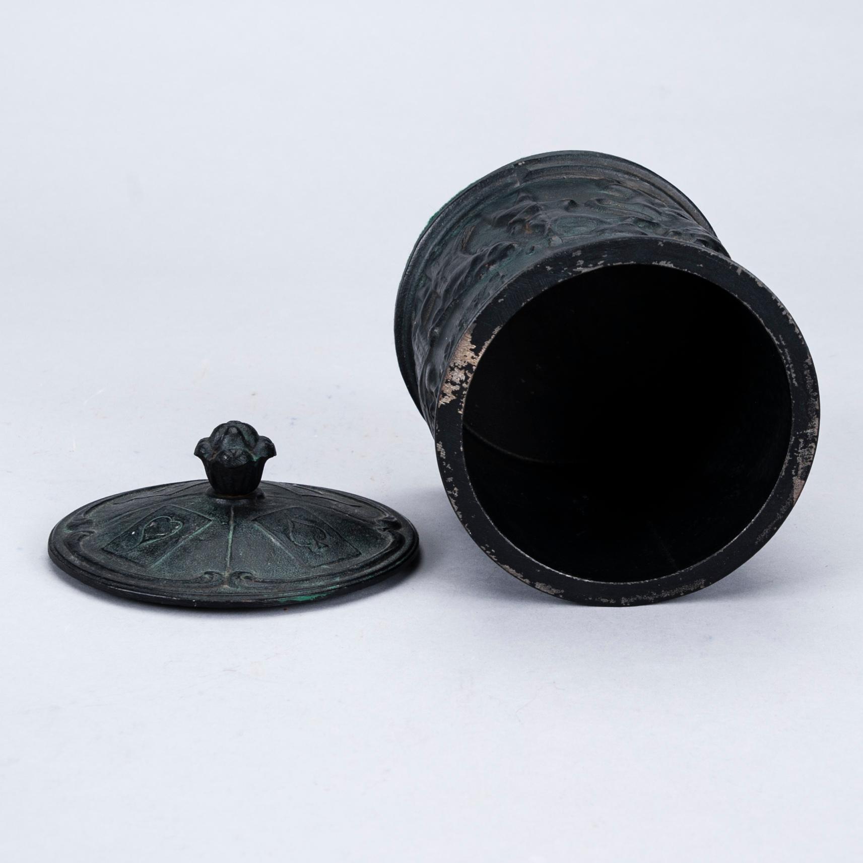 BURK med LOCK, gjutjärn, Sverige, 1900-talets slut.