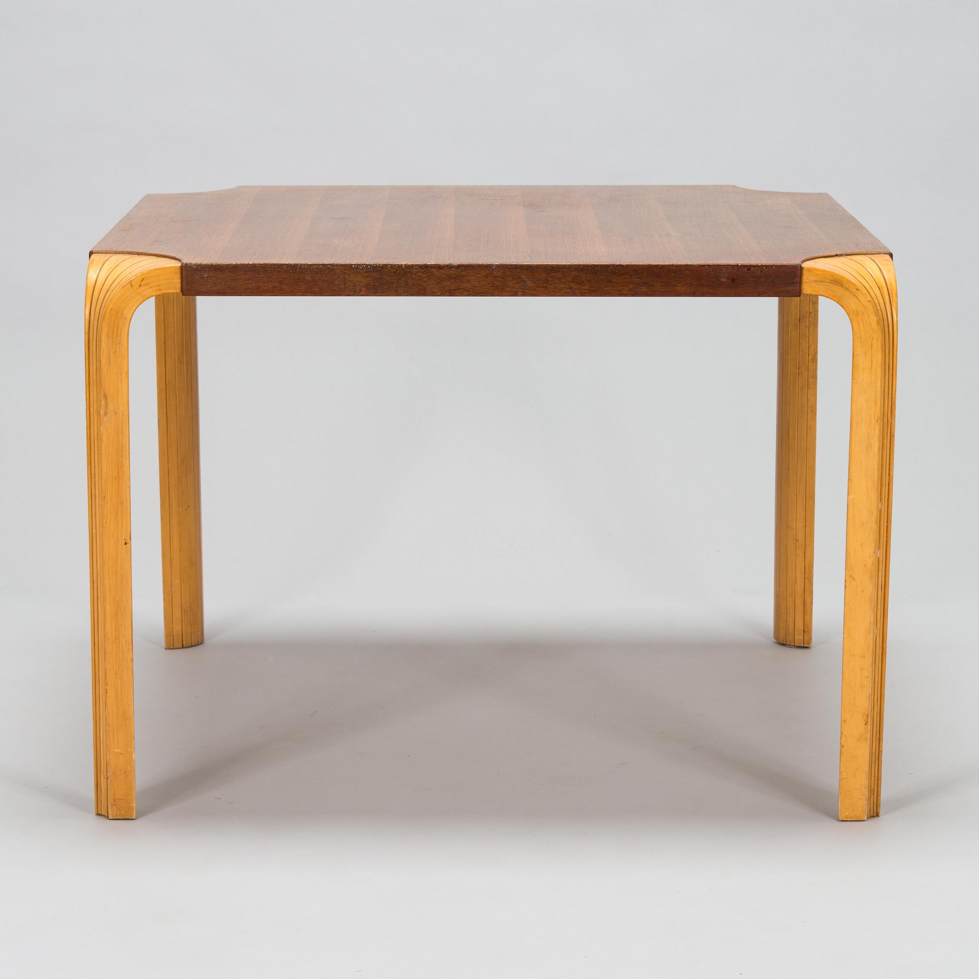 Alvar Aalto, sohvapöytä, MX800 A  O.Y. Huonekalu- ja Rakennustyötehdas A.B. 1950-luku.