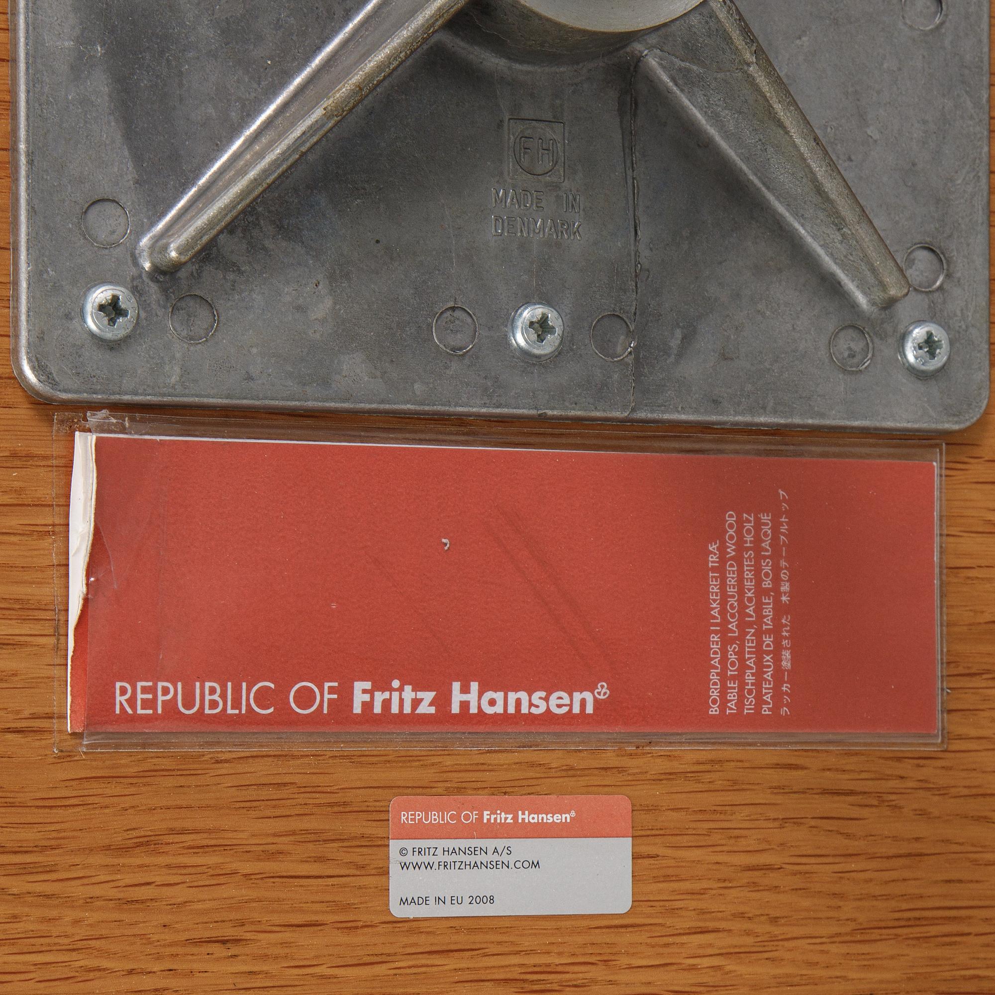 Arne Jacobsen, bord, "A622", Fritz Hansen, Danmark, 2008.