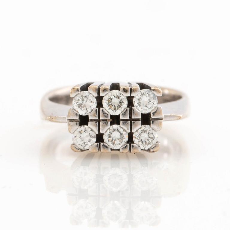 Ole Lynggaard, ring, 14K guld med runda brilliantslipade diamanter.