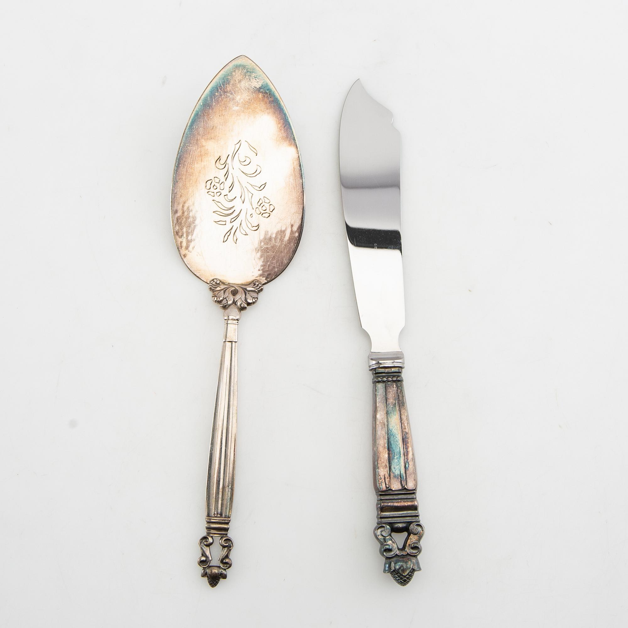 Johan Rohde, serving utensils 2 dlr "Konge/Achorn" sterling silver for Georg Jensen after 1945.