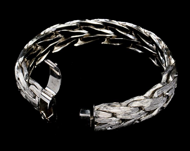 ARMBAND, 18k vitguld, sign EM. Vikt 169 g.