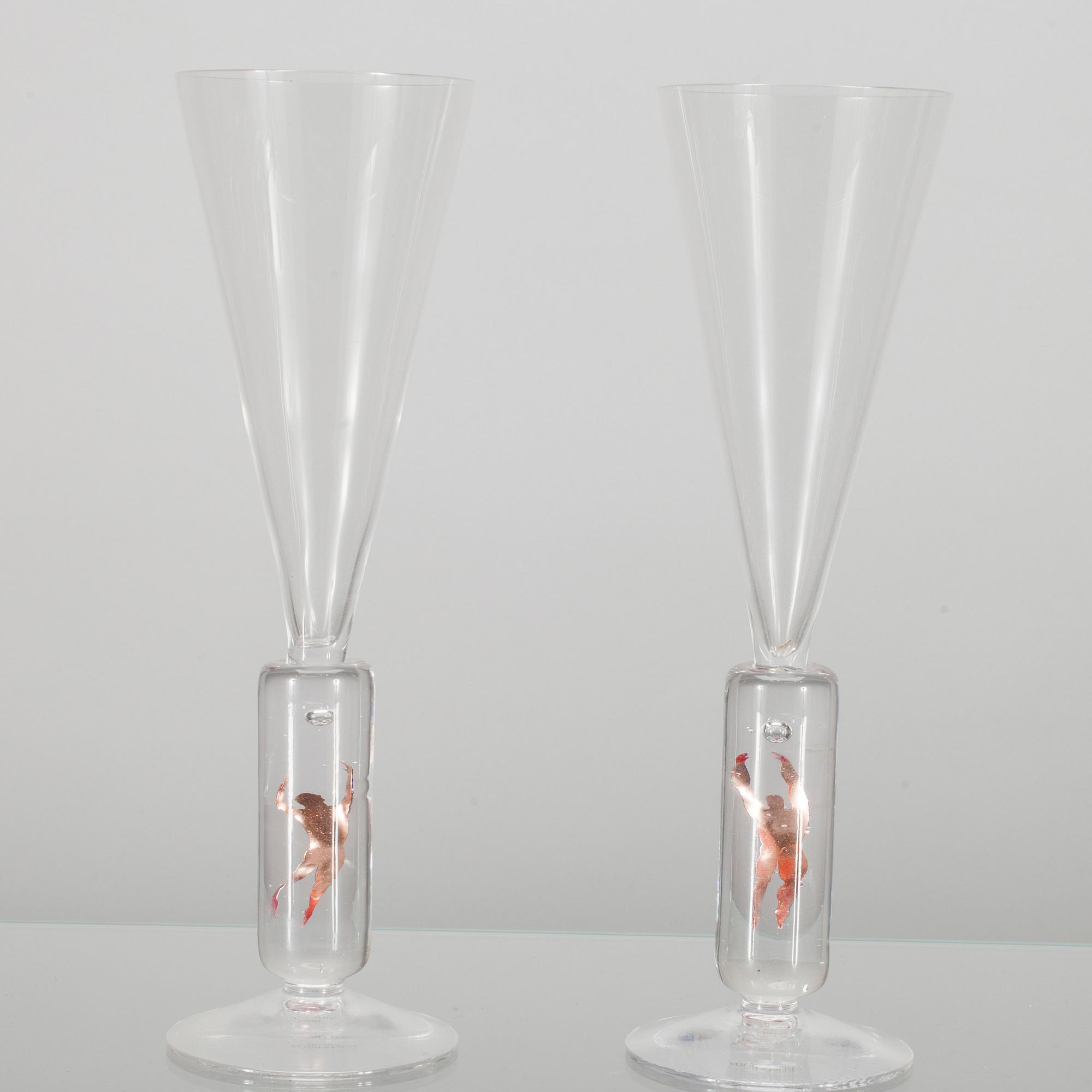 GLAS, ett par, "Millennium" Bert Vallien, Kosta Boda, signerade och numrerade.
