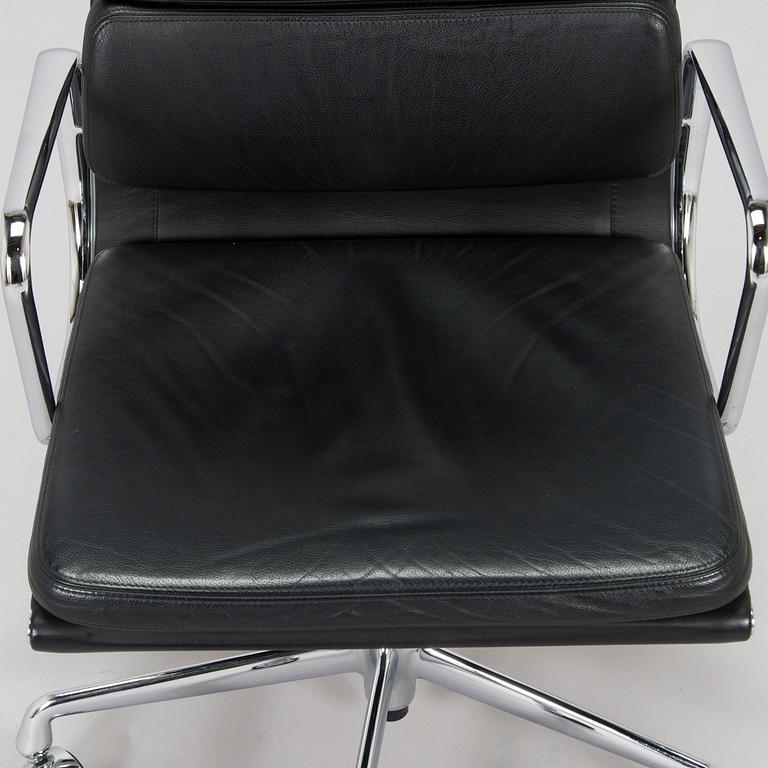 Charles & Ray Eames, kontorsstol, "Soft Pad Chair EA 219, high backrest", Vitra. 2000-tal.