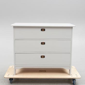 Chest of drawers, early 20th century.