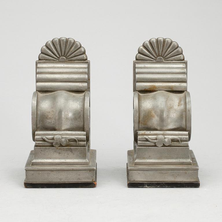 EDVIN OLLERS, bokstöd, ett par, 1900-talets första hälft.