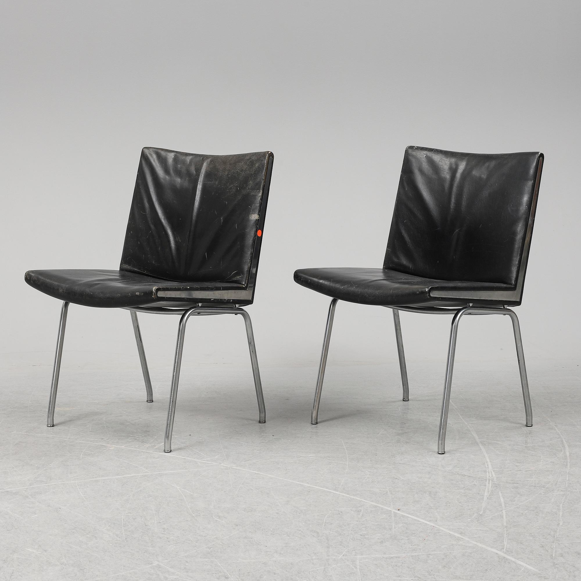 HANS J WEGNER, a pair of 'CH 401' 'Lufthavnstolen' chairs from the Kastrup series, Denmark, 1960's.