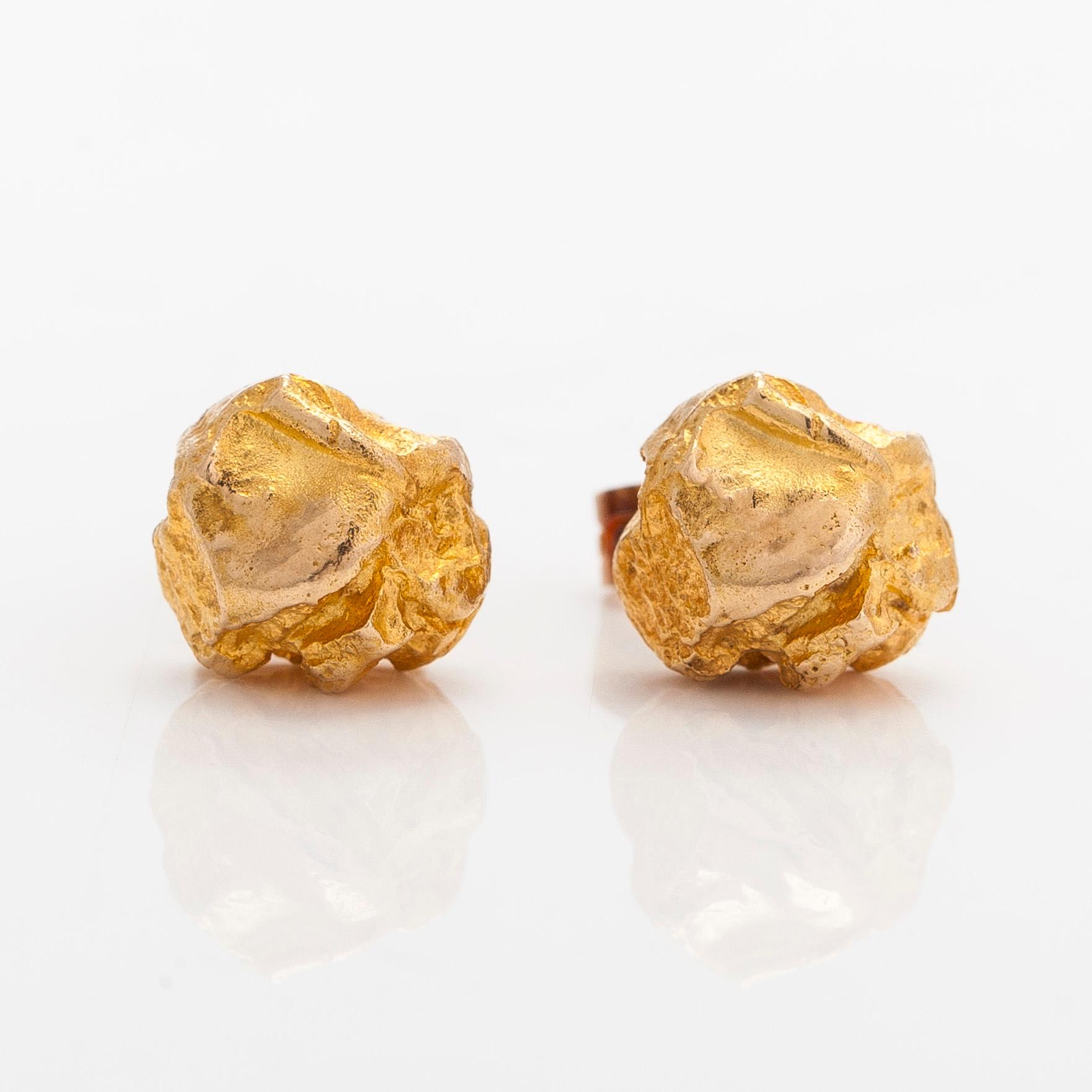 Björn Weckström, a pair of 14K gold 'Nugget' earrings. Lapponia 1963-64.