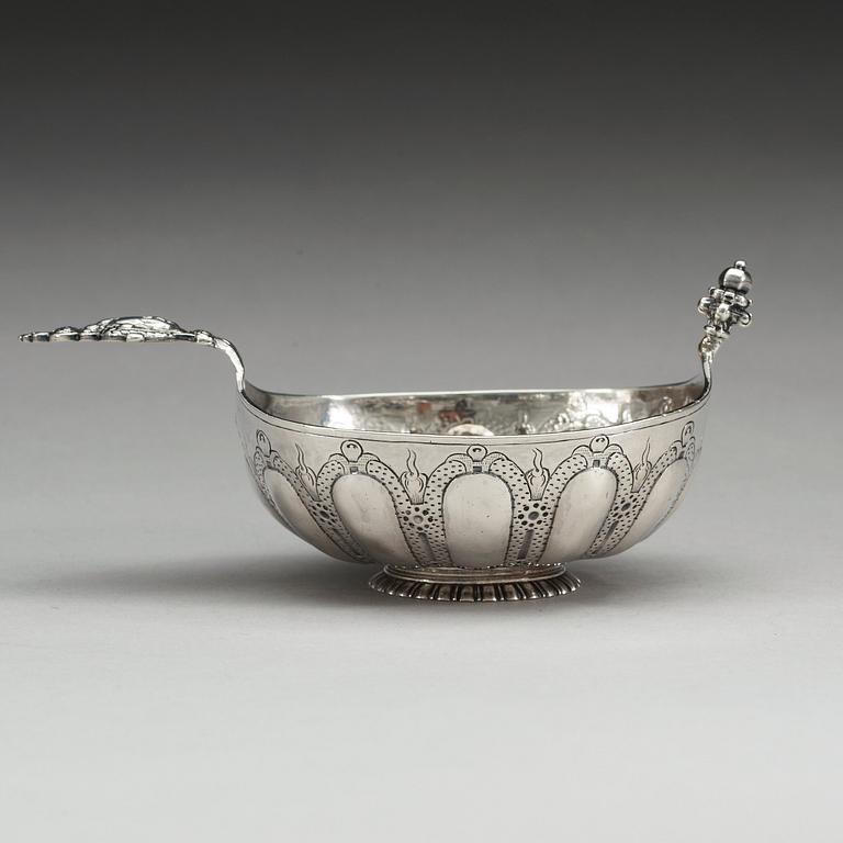 A Swedish early 17th century silver kovsh, marks of Anders Düsterbach, Stockholm (-1588-1612).