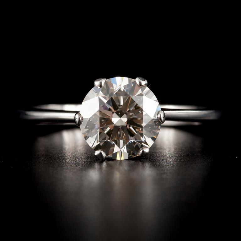 RING, 18K vitguld. Briljantslipad diamant 1.70 ct L/Si1.
Vikt 3 g.