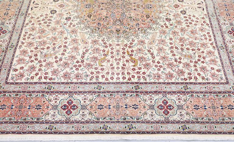 A figural Tabriz carpet, part silk, so-called 50 Raj, approx. 210 x 200 cm.