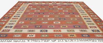 Märta Måås-Fjetterström, a flat weave 'Röd grön äng' carpet, c. 402 x 305 cm, signed MMF.