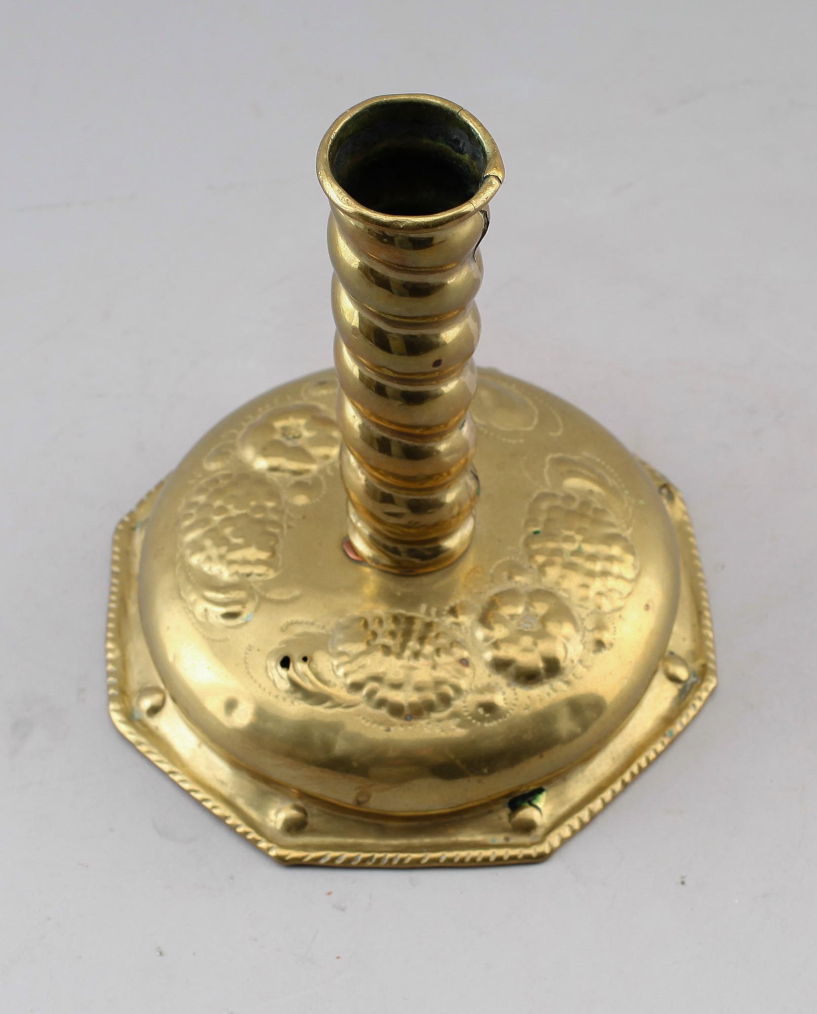 LJUSSTAKE, mässing, barock, 1700-talets första hälft.