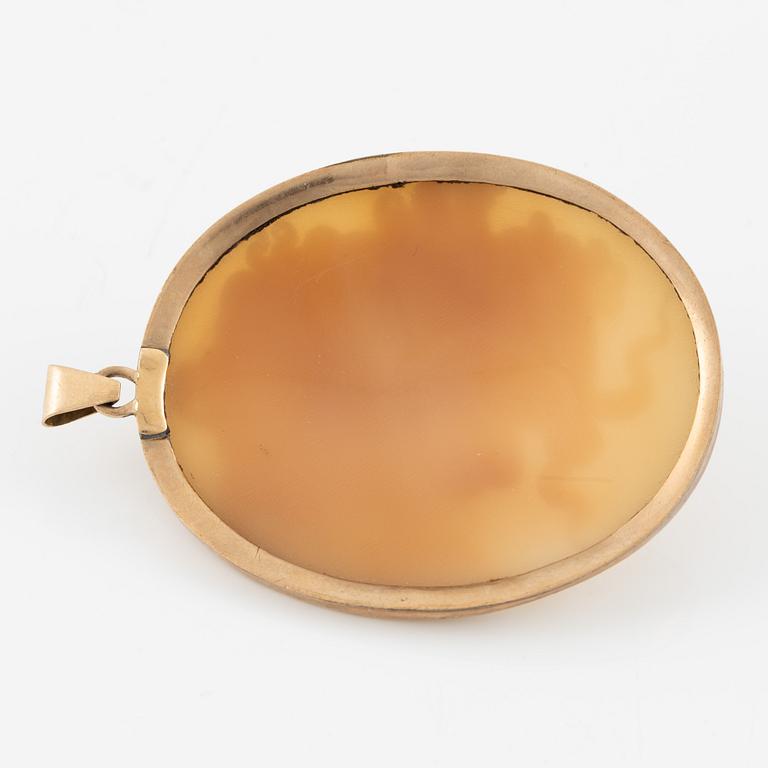 Hänge, 18K guld med snäckskalscamé med Medusa.