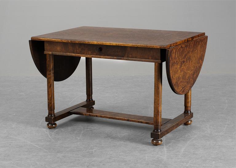 NORDISKA KOMPANIET
Bord, 1928.