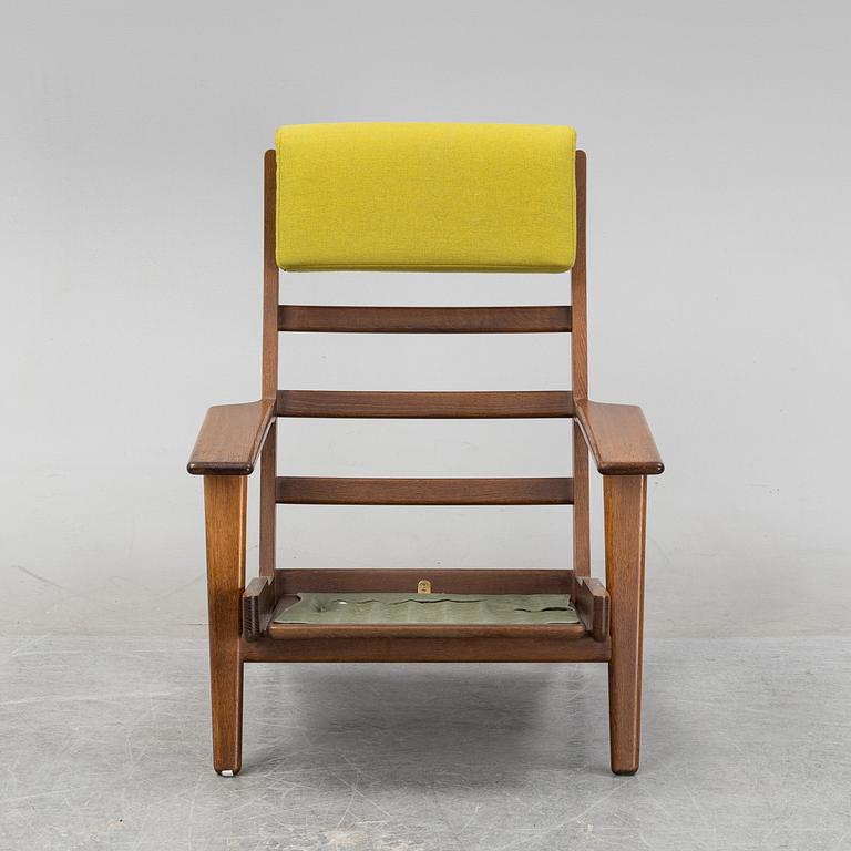 A GE-290A lounge chair by Hans J Wegner, for Getama, designed 1953.