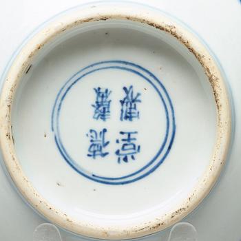 A blue and white bowl, Qing dynasty, early 18th century.