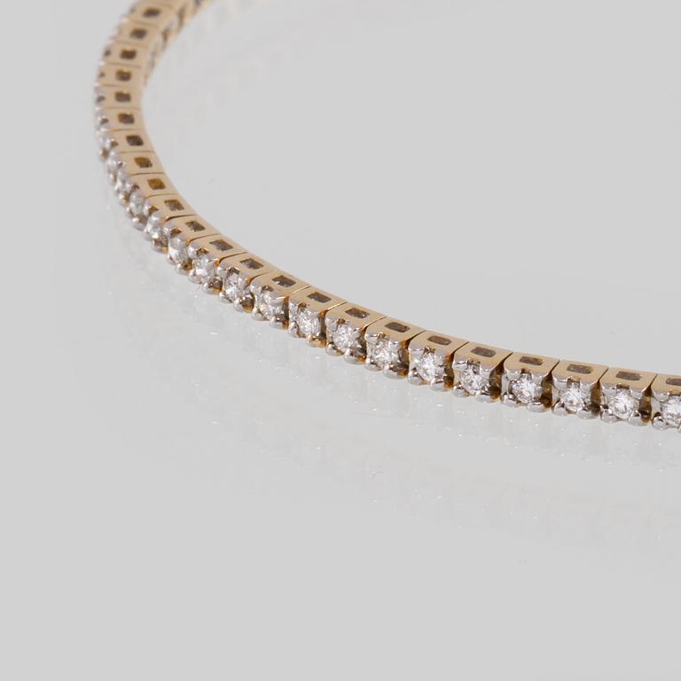 ARMBAND, 18K guld med briljantslipade diamanter 0.97 ct. Vikt 7,4 gram.