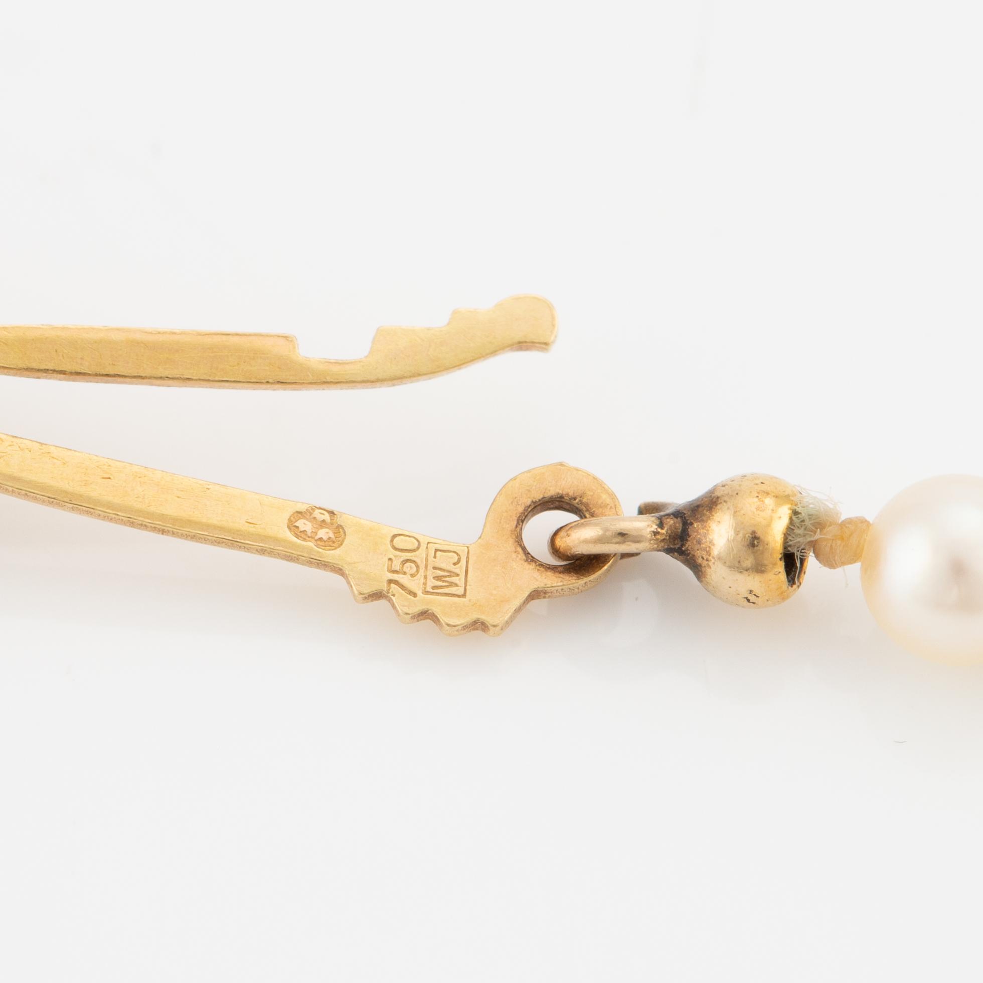 Collier, med odlade doserade pärlor, lås 18K guld.