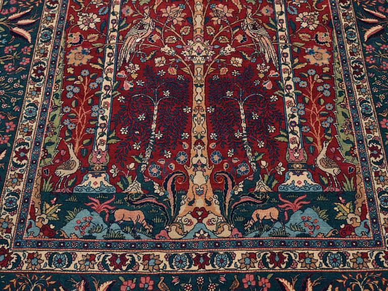 A rug, a semi-antique Esfahan figural part silk, ca 222-227,5 x 128-135,5 cm.