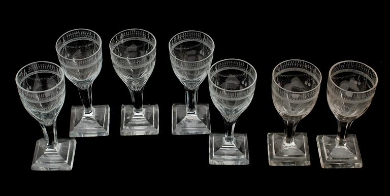 STARKVINSGLAS, 7 st (5+2 snarlika), glas, 1800-tal.