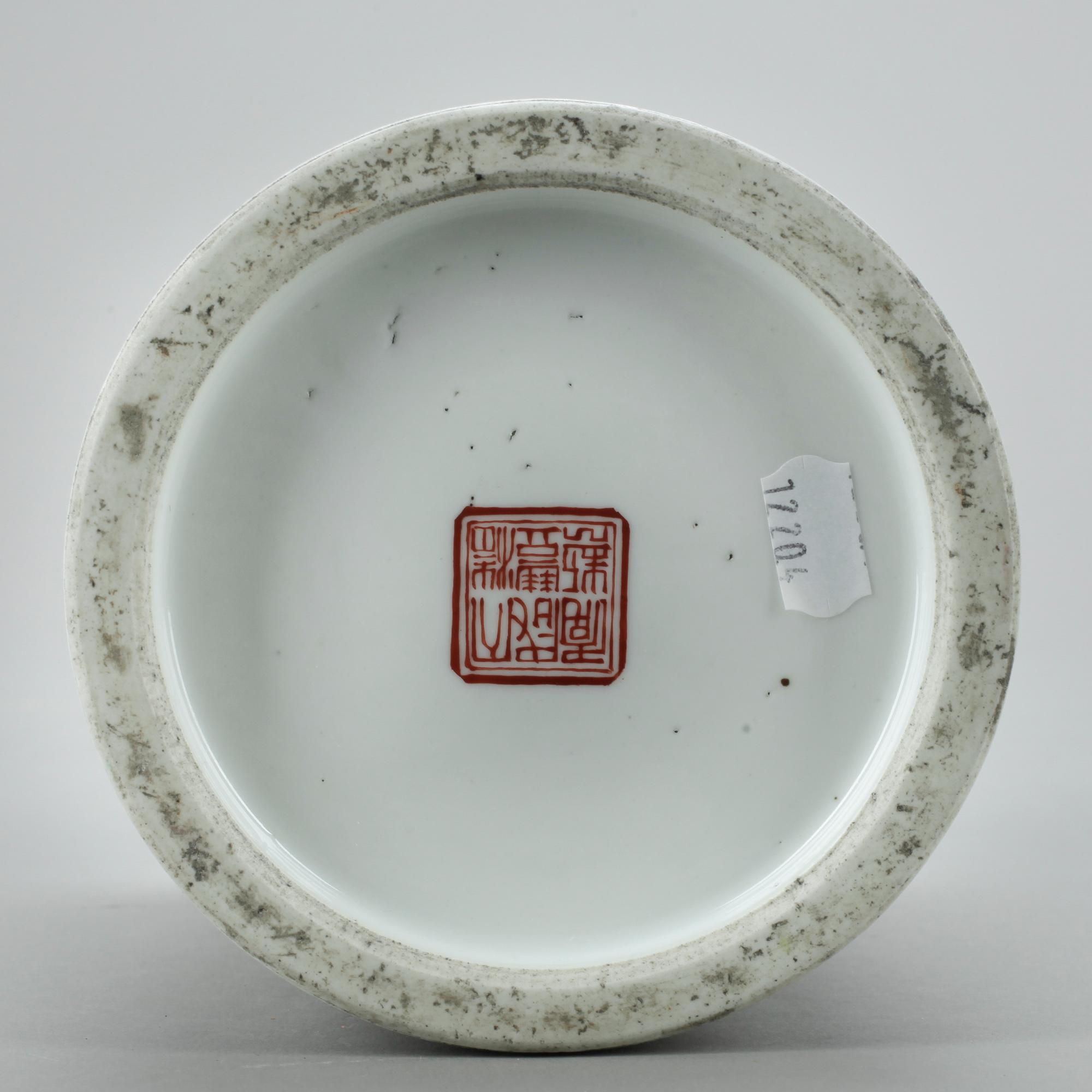 PENSELVAS, porslin, Kina, 1800-talets första hälft.