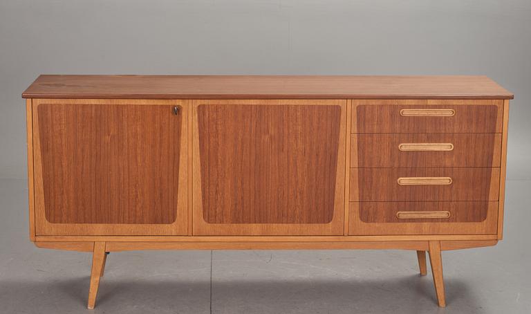SIDEBOARD,